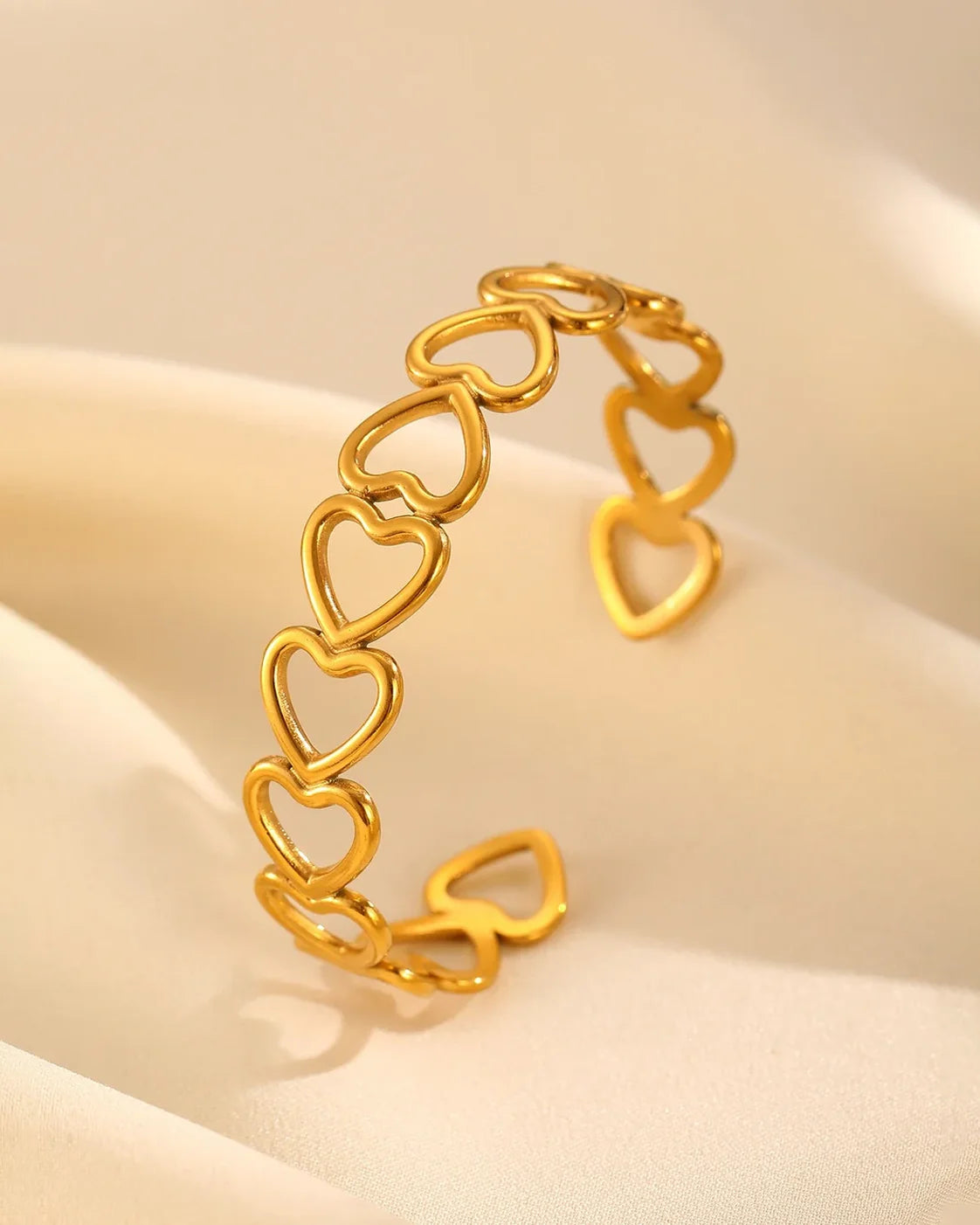Luxury Empress Textured Gold Handcuff
