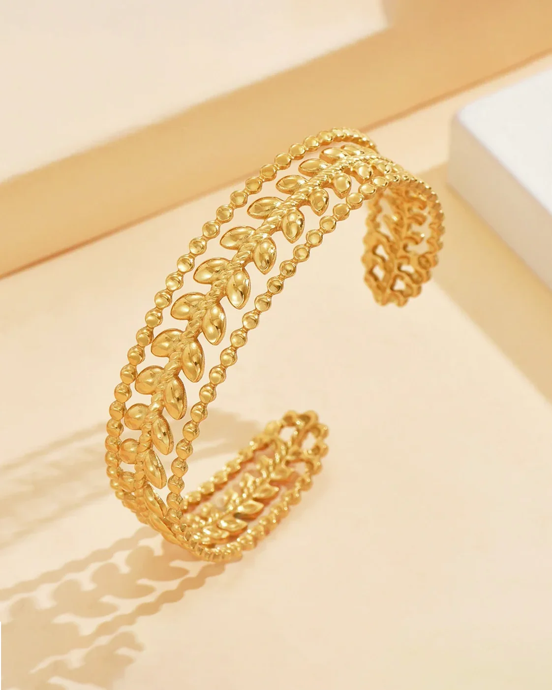 Amour Interlocking Heart Gold Handcuff