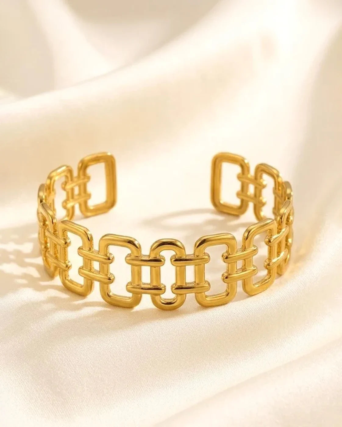 Minimalist Sleek Silhouette Gold Handcuff